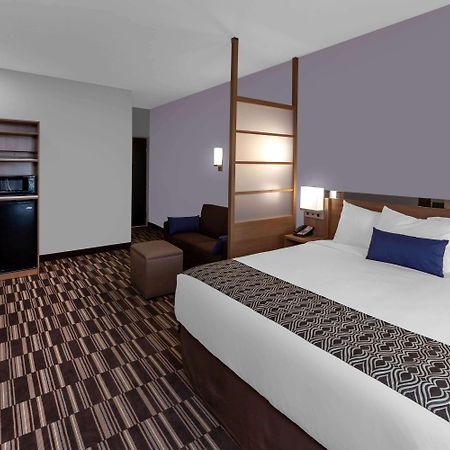 Microtel Inn & Suites By Wyndham College Station Exterior photo