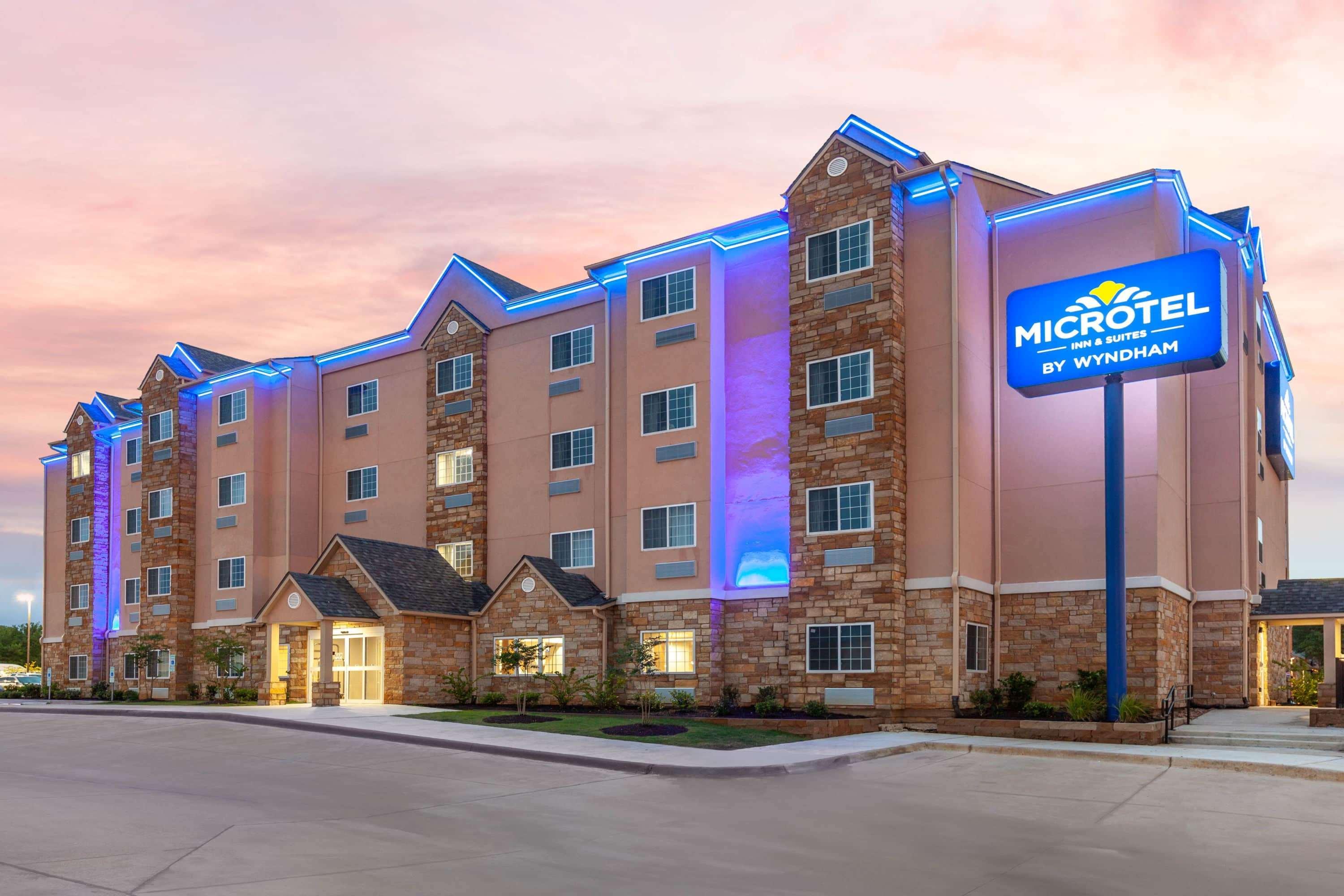 Microtel Inn & Suites By Wyndham College Station Exterior photo