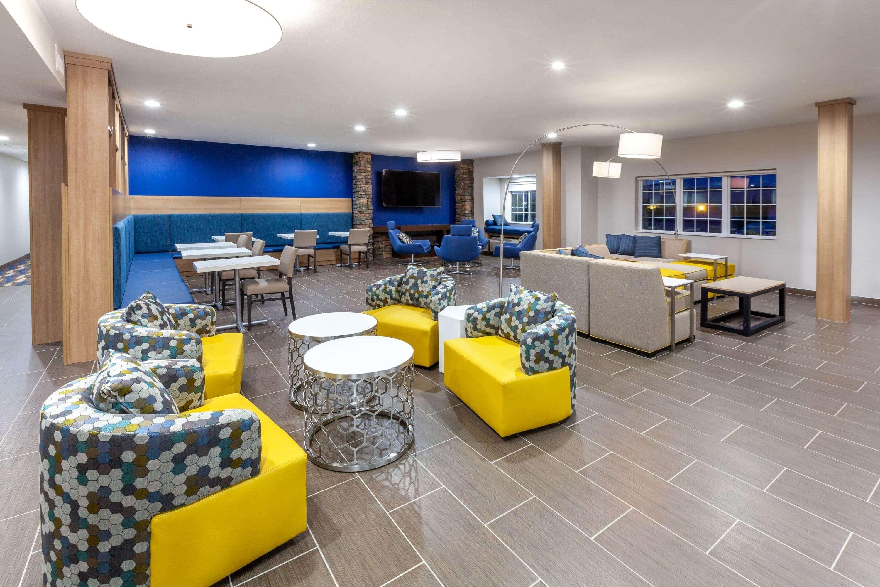 Microtel Inn & Suites By Wyndham College Station Exterior photo